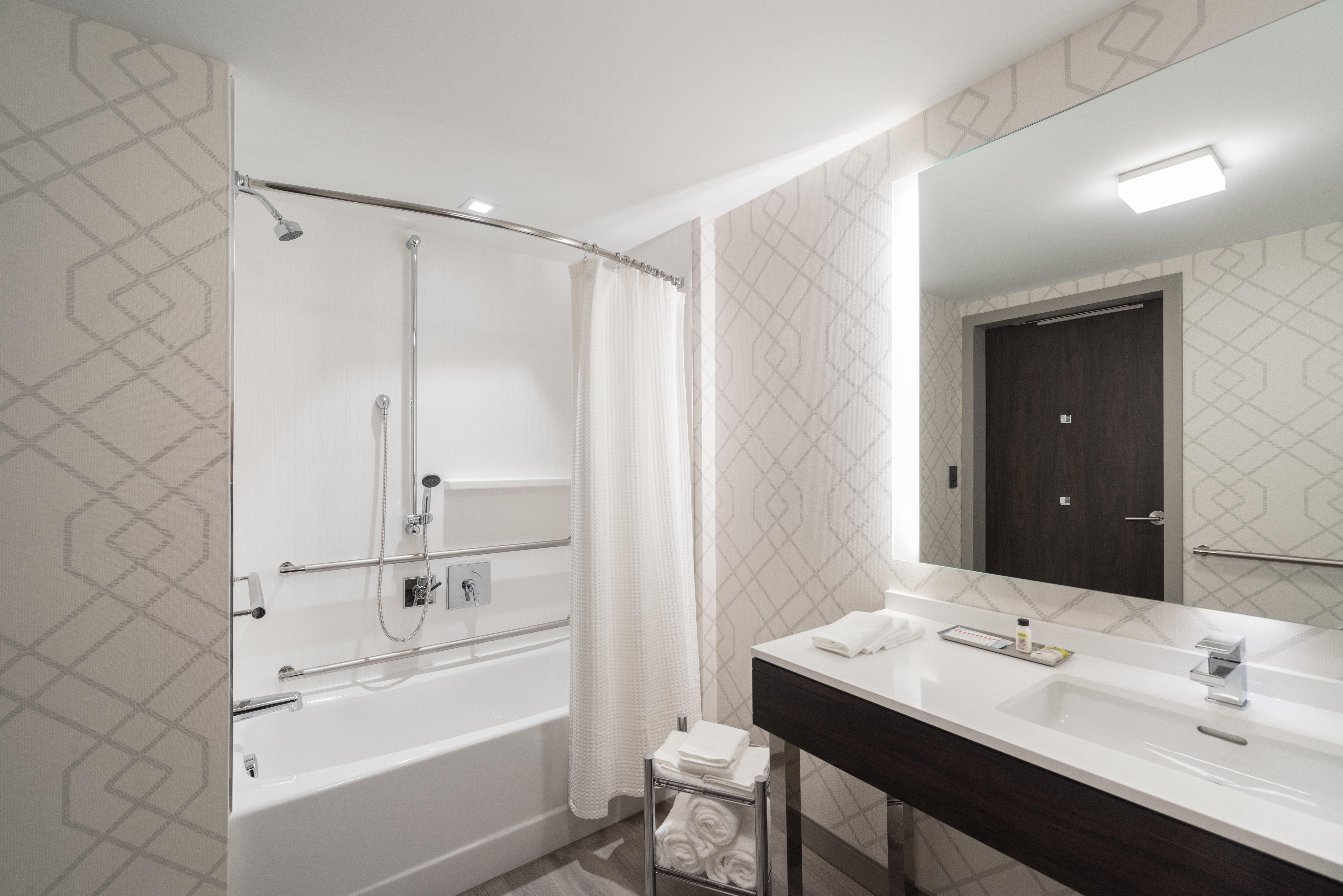 Holiday Inn Boston Logan Airport - Chelsea By Ihg Exteriör bild