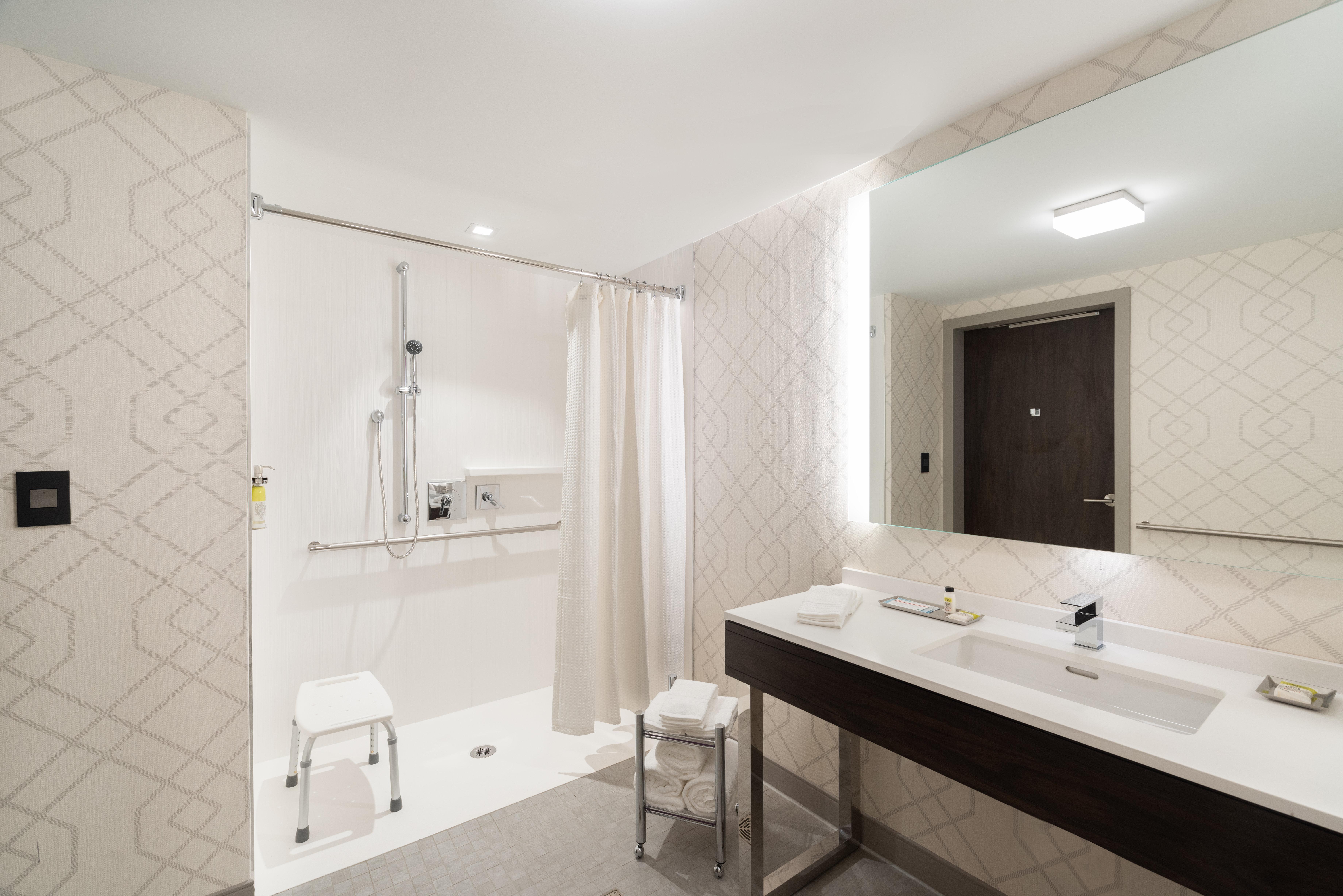 Holiday Inn Boston Logan Airport - Chelsea By Ihg Exteriör bild