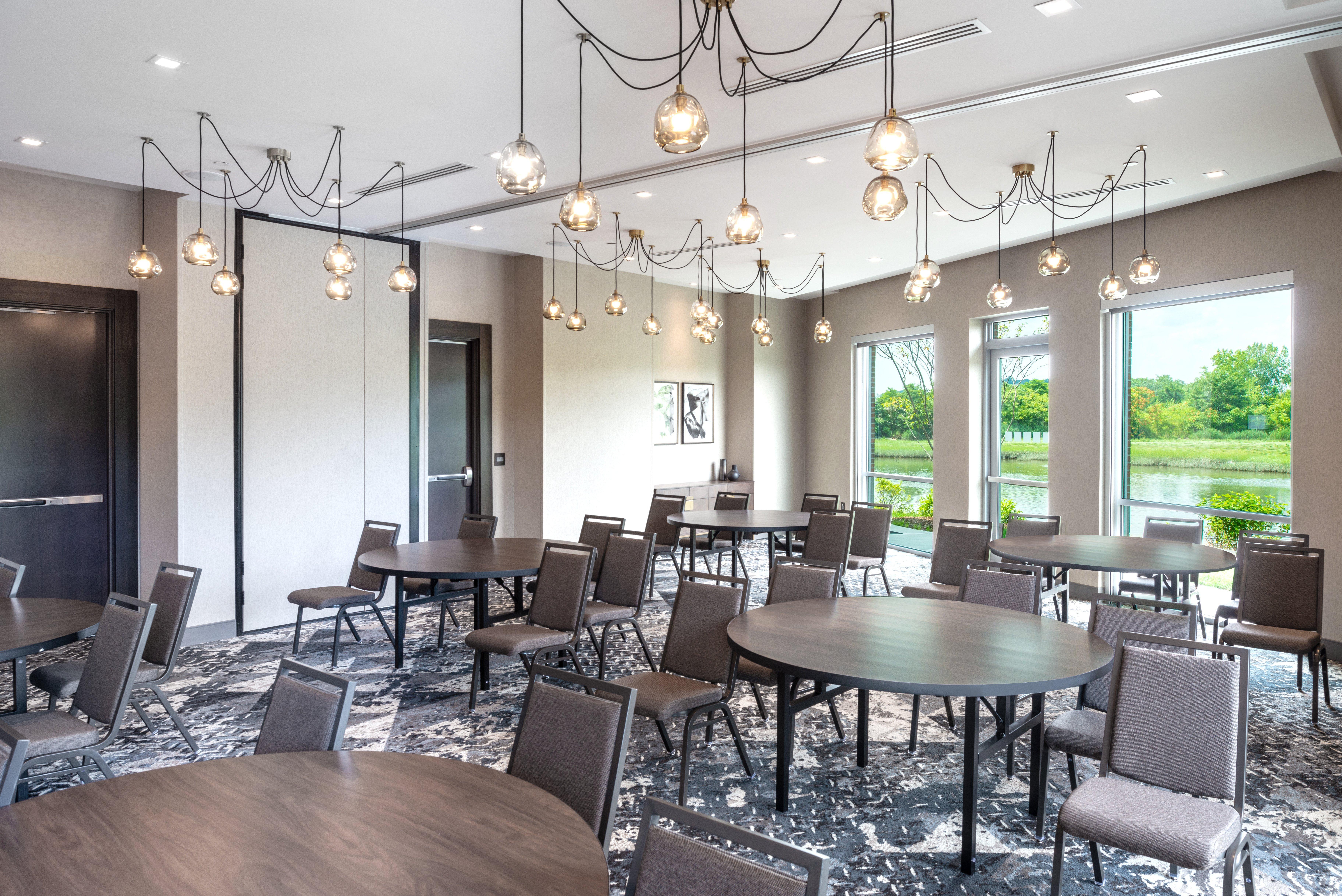 Holiday Inn Boston Logan Airport - Chelsea By Ihg Exteriör bild